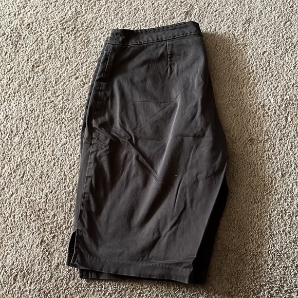 Womens shorts - Picture 3 of 3